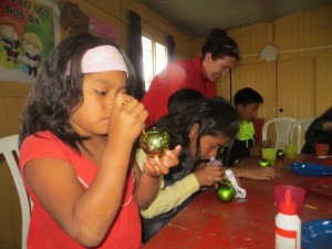 Kerstballen versieren